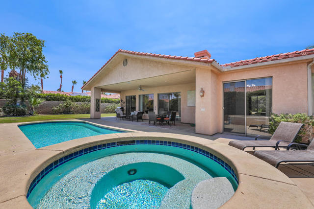 2450 Quincy Way, Palm Springs CA: https://media.crmls.org/mediaz/8372902d-37e8-4d46-840e-b95800401a2f.jpg