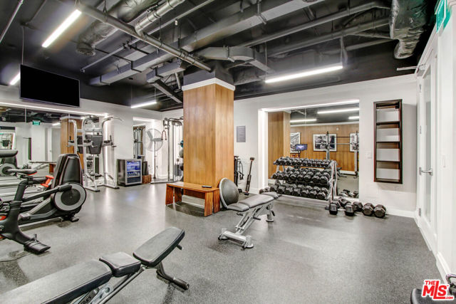 10700 Wilshire Boulevard, Los Angeles CA: https://media.crmls.org/mediaz/83733c9a-4f1f-4b53-8208-c546701fcab3.jpg