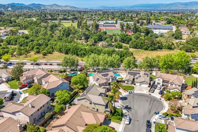 6371 Blackberry Court, Gilroy CA: https://media.crmls.org/mediaz/83737828-1da1-4458-8ad6-a7313336b0e7.jpg