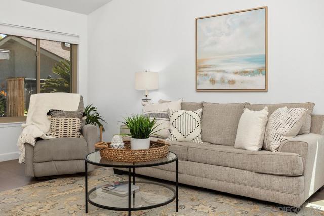 545 Shady Brook Pl, Escondido CA: https://media.crmls.org/mediaz/83742682-c680-42a8-aa2b-8f9cc6df621b.jpg