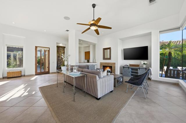 261 Loch Lomond Road, Rancho Mirage CA: https://media.crmls.org/mediaz/83743511-8b57-4a9f-baa7-f94de3b82e01.jpg