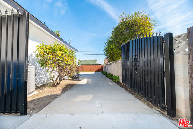 5126 Brynhurst Avenue, Los Angeles, California 90043, 4 Bedrooms Bedrooms, ,2 BathroomsBathrooms,Single Family Residence,For Sale,Brynhurst,24427373