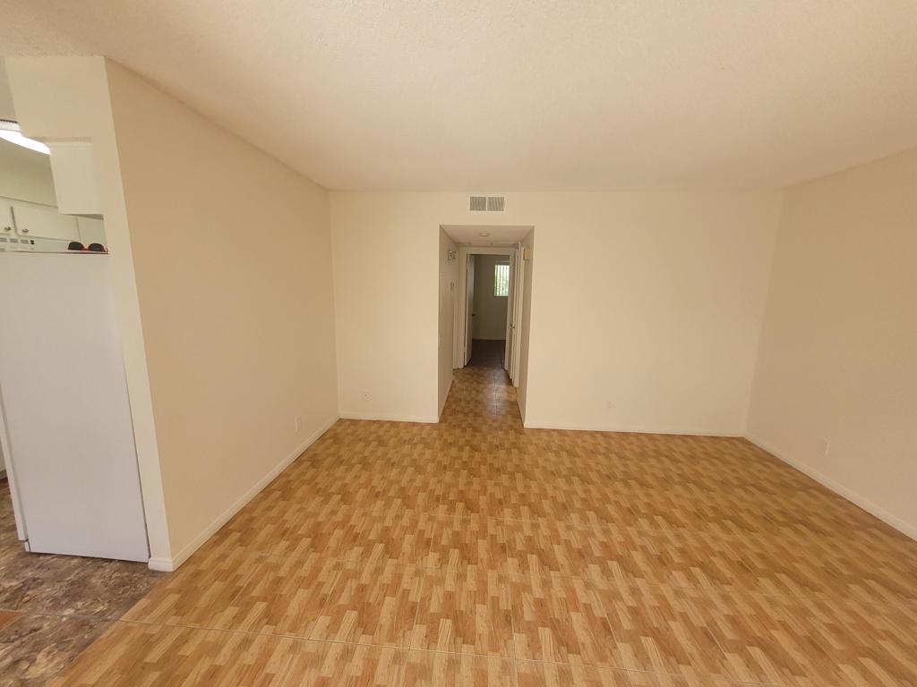 https://media.crmls.org/mediaz/8374bfbc-d601-4fe0-8e01-27d67779fcf6.jpg?preset=X-Large