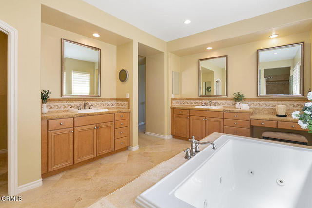 1464 Twin Tides Place, Oxnard CA: https://media.crmls.org/mediaz/83756c46-ed72-4a40-8956-7979f3a5a293.jpg
