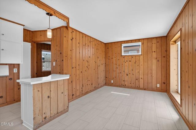 3025 Ocean Drive, Oxnard CA: https://media.crmls.org/mediaz/837574dc-31fc-408d-b38f-67bd26b12468.jpg