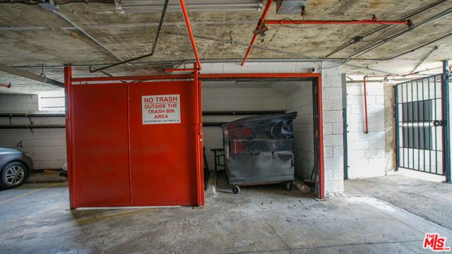 517 Fischer Street, Glendale CA: https://media.crmls.org/mediaz/8375805d-3d53-462a-857c-8d85d6164ee7.jpg