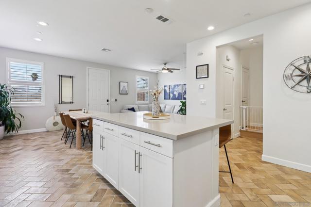511 Surfbird Ln, Imperial Beach CA: https://media.crmls.org/mediaz/8376c540-f875-41a6-943e-07ee5beb97f4.jpg