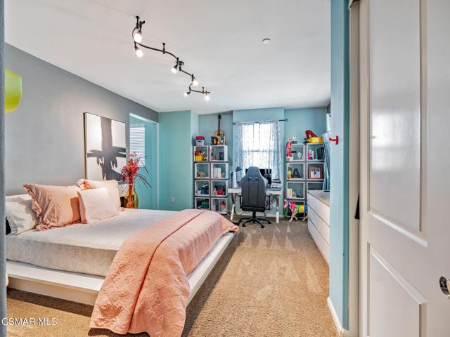 27636 Camellia Drive, Saugus CA: https://media.crmls.org/mediaz/83772208-08ad-4af2-9b63-64a8ed9a7ca8.jpg