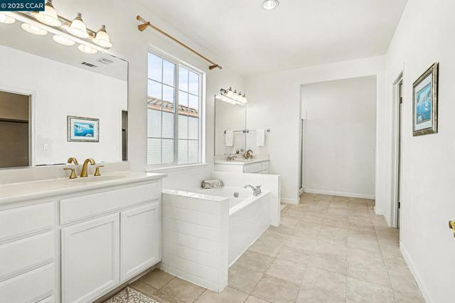 5701 Oakmont Dr, Richmond CA: https://media.crmls.org/mediaz/83775888-e492-4e11-9b1a-47587c45da24.jpg