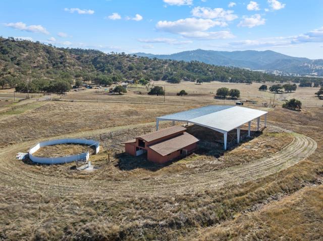 20101 Panoche Road, Paicines CA: https://media.crmls.org/mediaz/83783e25-c36f-47a7-884e-b5ebed48bcaa.jpg
