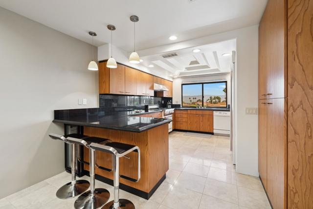 73231 Mariposa Drive, Palm Desert CA: https://media.crmls.org/mediaz/8378b541-dfe8-4c85-9c1a-a278c999e55f.jpg