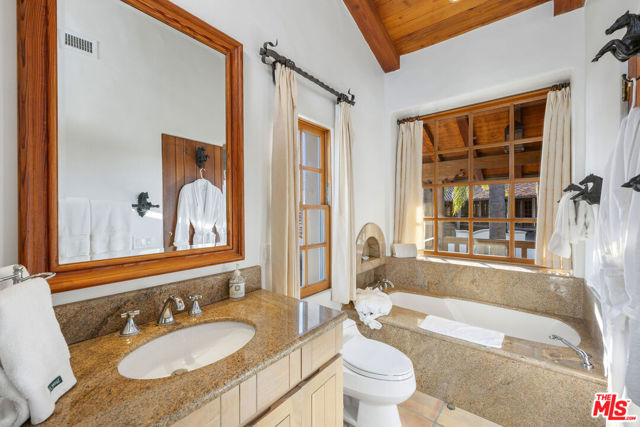 25127 Jim Bridger Road, Hidden Hills CA: https://media.crmls.org/mediaz/8378bd57-3a06-4f60-b047-a5bdb98a095e.jpg