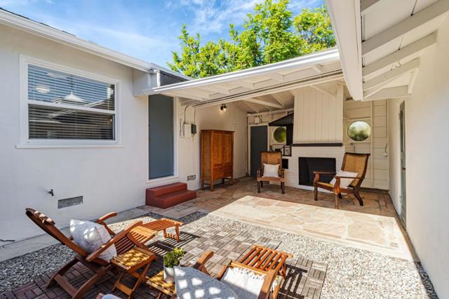 1400 Oakhurst Avenue, San Carlos CA: https://media.crmls.org/mediaz/837903ba-077f-48e7-bb8c-2e0da9e44667.jpg