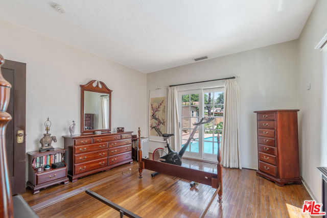 2310 Santa Anita Avenue, Altadena CA: https://media.crmls.org/mediaz/837ad480-cbf7-4c8f-b04c-36013aae2e83.jpg