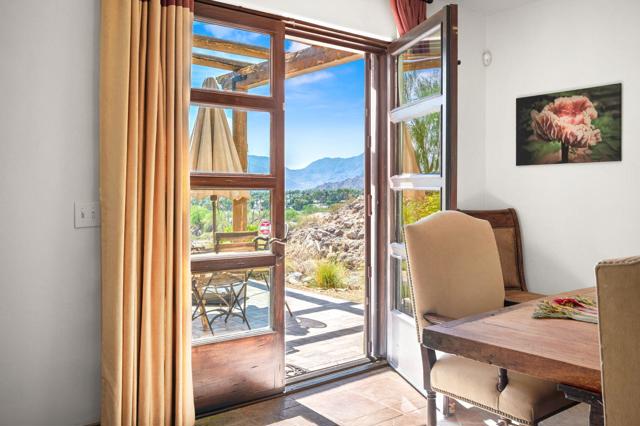 72275 Upper W Way, Palm Desert CA: https://media.crmls.org/mediaz/837b7022-2eb3-434a-876b-82a6aa8c18b2.jpg