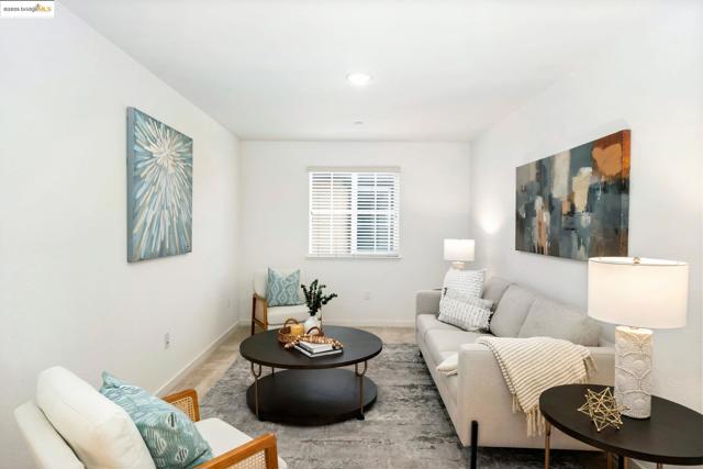 112 Willowrun Way, Oakley CA: https://media.crmls.org/mediaz/837b7688-15e6-4503-9eff-b17d7a1ee08a.jpg