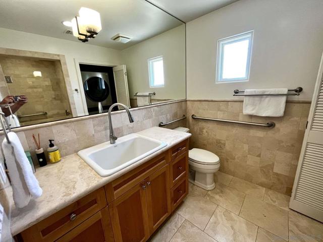 5103 W Wooley Rd, Oxnard CA: https://media.crmls.org/mediaz/837b9b8c-a6be-4bae-a9d4-512721721e40.jpg