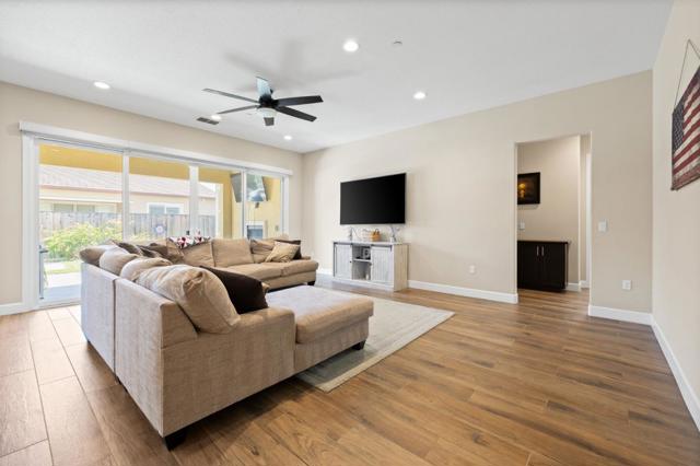 36 Freeport Court, Discovery Bay CA: https://media.crmls.org/mediaz/837bb215-8589-49ee-8a55-7d2e6d14ba95.jpg