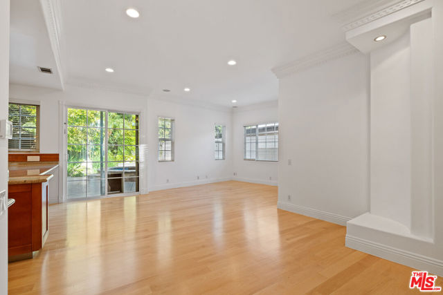 7412 Denrock Avenue, Los Angeles CA: https://media.crmls.org/mediaz/837c7153-d5c3-4238-befb-b9f09224461f.jpg