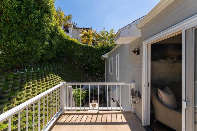 1543 Soledad Avenue, La Jolla CA: https://media.crmls.org/mediaz/837c8e8c-6d72-4481-a8e7-3c16ee6239a3.jpg