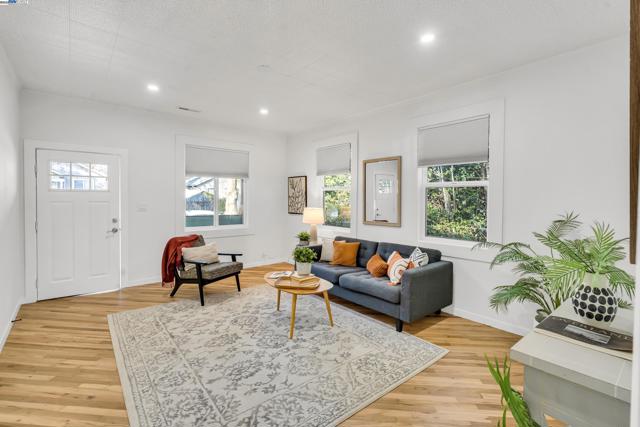 Image 26 of 60 For 207 D St Roseville
