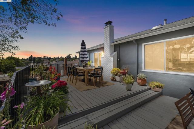 4859 Seaview Ave, Castro Valley CA: https://media.crmls.org/mediaz/837cbc2d-76b0-414d-b23a-5dc0d516a96a.jpg