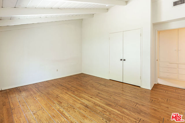 21924 Buena Ventura Street, Woodland Hills CA: https://media.crmls.org/mediaz/837db8ed-f20c-4b2a-8af9-dd00af66affb.jpg