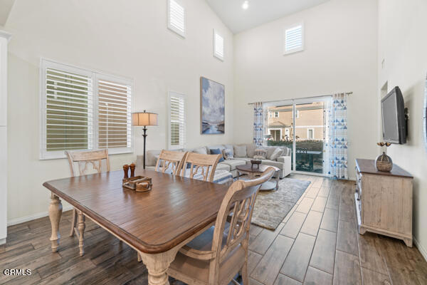 490 Jubilee Place, Santa Paula CA: https://media.crmls.org/mediaz/837e5da4-2298-4036-9196-9431d856368e.jpg