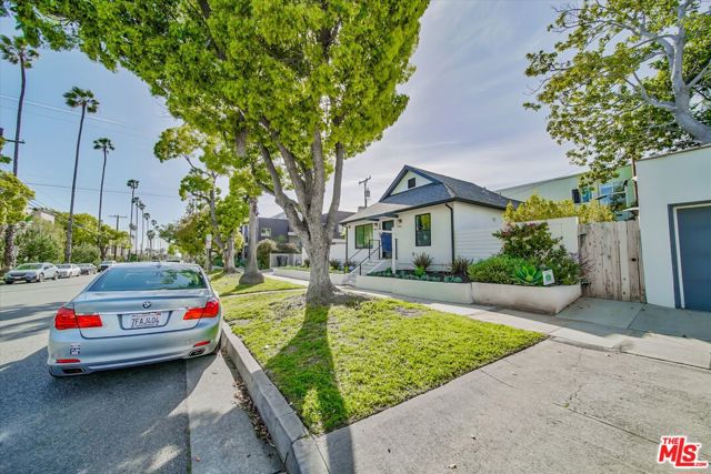 2021 Idaho Avenue, Santa Monica CA: https://media.crmls.org/mediaz/837e790c-e433-4864-b54e-cfcdce3c7f36.jpg