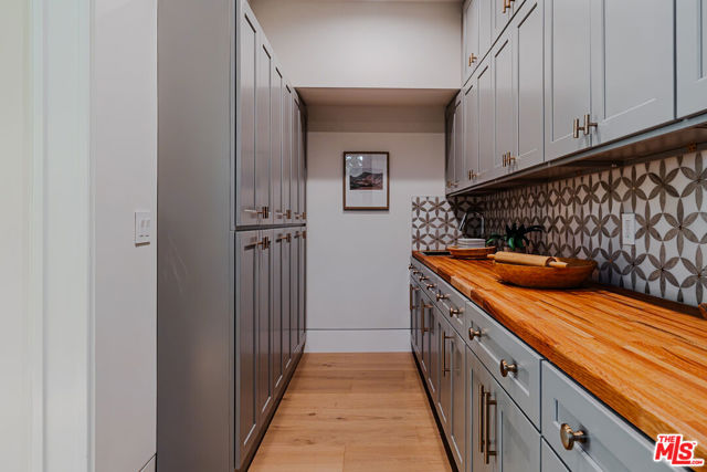 3076 Glenhurst Avenue, Los Angeles CA: https://media.crmls.org/mediaz/837f6b06-8d00-419b-8667-2d7031646d51.jpg