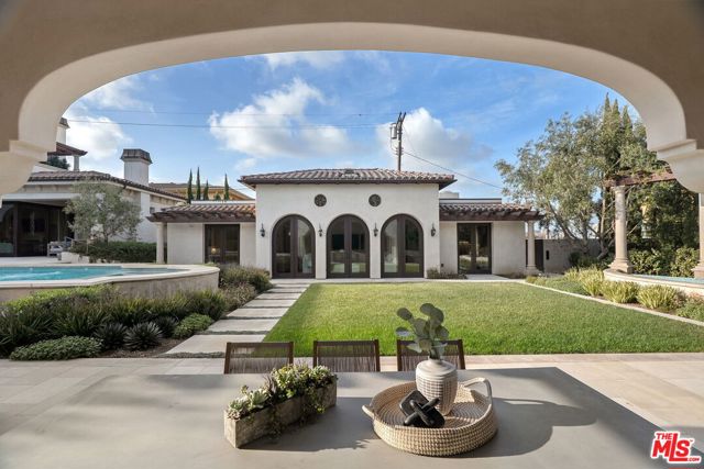 6882 Arizona Avenue, Los Angeles CA: https://media.crmls.org/mediaz/837fa844-45cc-45a1-9566-e96b29ae958d.jpg