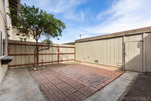 1444 Eagle Peak Ct., Chula Vista CA: https://media.crmls.org/mediaz/838049bc-8a5e-42e2-9886-4d10da8c6d54.jpg