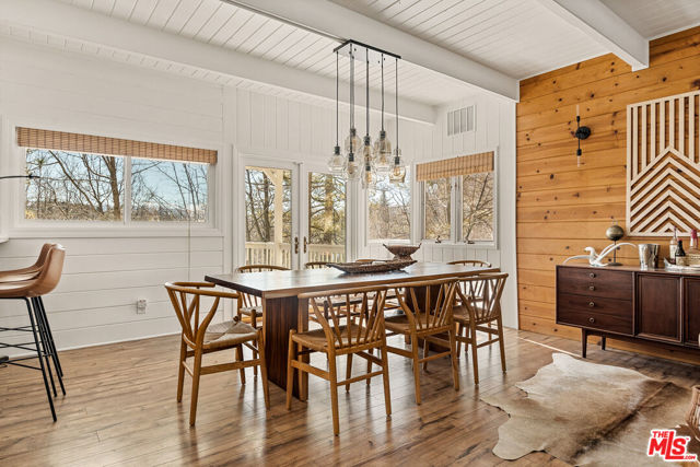 28277 Arbon Lane, Lake Arrowhead CA: https://media.crmls.org/mediaz/8380e9c6-2c99-4850-b136-3037a7341351.jpg
