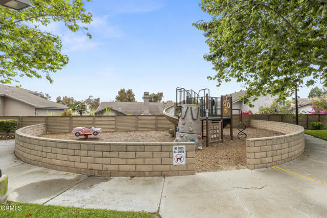 2091 Blackberry Circle, Oxnard CA: https://media.crmls.org/mediaz/8380fa32-42bb-49ef-a1da-dbfaf41e725b.jpg