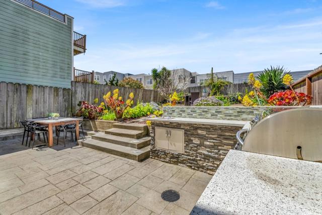 1851 21st Avenue, San Francisco CA: https://media.crmls.org/mediaz/83817bab-927c-4011-95ee-523e16eb82a1.jpg