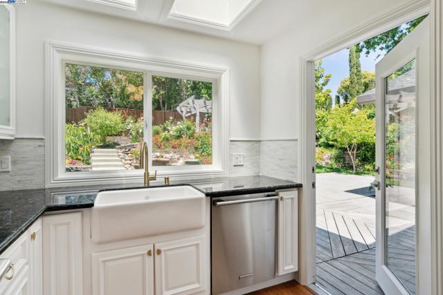 2643 Buena Vista Ave, Walnut Creek CA: https://media.crmls.org/mediaz/8381bccf-6cfe-40e8-8ab6-51e4c65efd7a.jpg