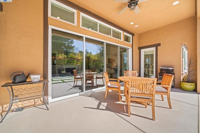 2135 Terra Bella Ct, Livermore CA: https://media.crmls.org/mediaz/83821d63-2ce0-4088-8704-270af72fe057.jpg