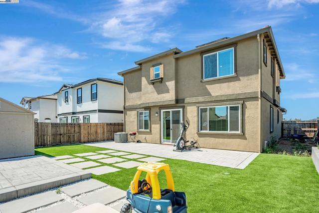 859 Helmsley Dr, Vacaville CA: https://media.crmls.org/mediaz/83824b0e-3e34-42dd-9648-4fa832e19fc4.jpg