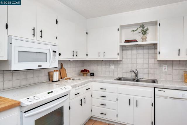 2 Panoramic Way, Berkeley CA: https://media.crmls.org/mediaz/83826439-cb08-40f2-8b32-8557d0c9e50a.jpg