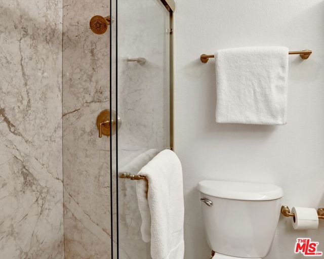 23901 Civic Center Way, Malibu CA: https://media.crmls.org/mediaz/838276df-317b-4c9a-82e5-610978b39bba.jpg