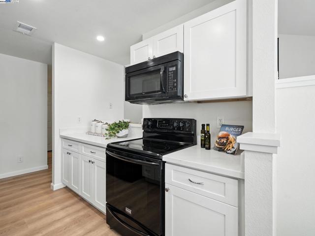7635 Canyon Meadow Cir, Pleasanton CA: https://media.crmls.org/mediaz/8382c691-8944-47bb-a4cf-57feeb577f91.jpg