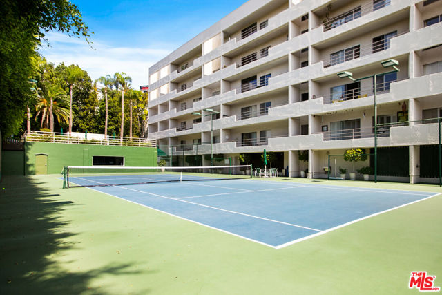 1131 Alta Loma Road, West Hollywood CA: https://media.crmls.org/mediaz/8382dbea-56cf-4c7b-a694-b0b316fe4d00.jpg