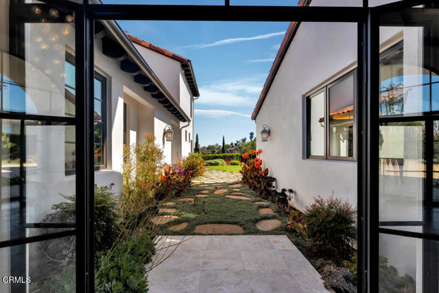 45 Valley Vista Drive, Camarillo CA: https://media.crmls.org/mediaz/8382e4e7-7cc8-4674-888f-4e2e4330f5d1.jpg