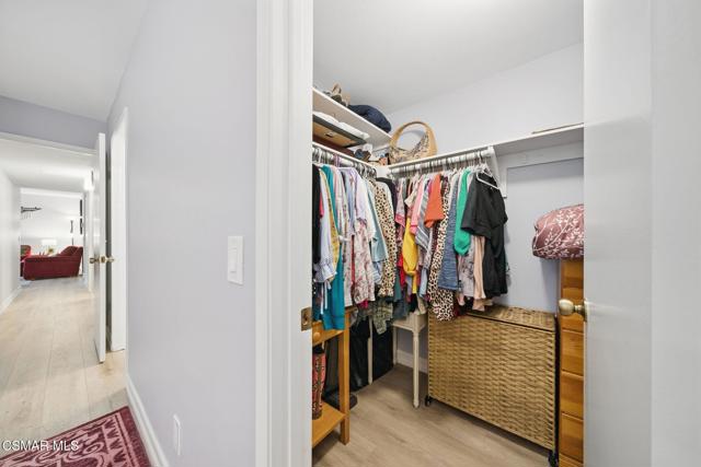 245 Oakleaf Drive, Thousand Oaks CA: https://media.crmls.org/mediaz/83831a5b-48f9-413e-9fff-def28e9c5880.jpg