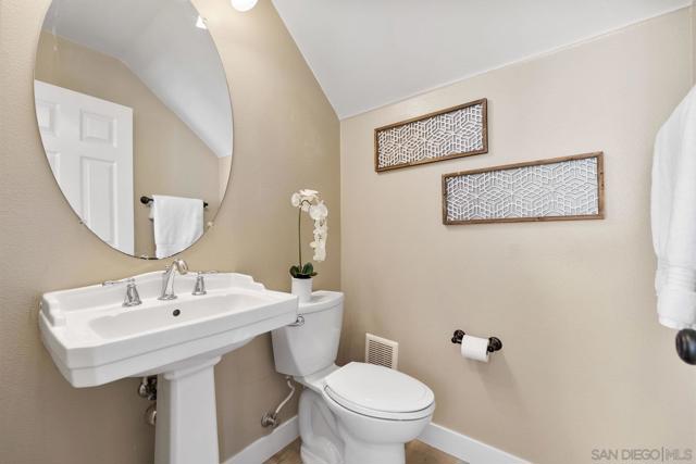 2337 Douglaston Glen, Escondido CA: https://media.crmls.org/mediaz/83831c6d-170c-4bdd-a347-21deaebd5e90.jpg