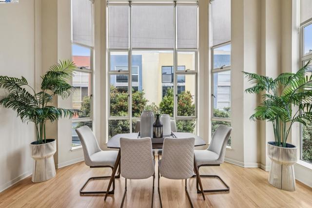 950 Harrison, San Francisco CA: https://media.crmls.org/mediaz/83832219-71ca-4a90-bcbf-1b2616b53b57.jpg