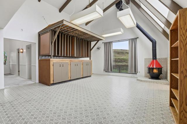 23725 Determine Lane, Monterey CA: https://media.crmls.org/mediaz/8383691c-e674-42bb-99c6-effafa624741.jpg