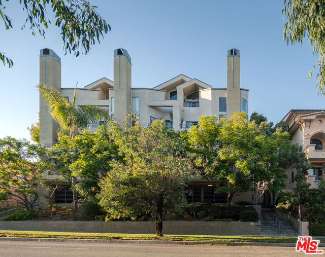 16137 West Sunset Boulevard, 304 photo 2