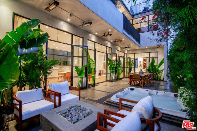745 E Sunset Avenue, Venice CA: https://media.crmls.org/mediaz/83839055-994e-4ce5-89bc-11bd5fa14e49.jpg