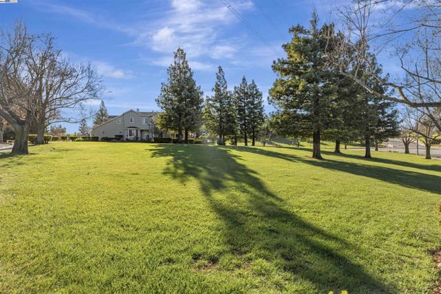 636 Praderia Cir, Fremont CA: https://media.crmls.org/mediaz/8383c5ce-3758-4d7e-81eb-7811f4e9c5f4.jpg